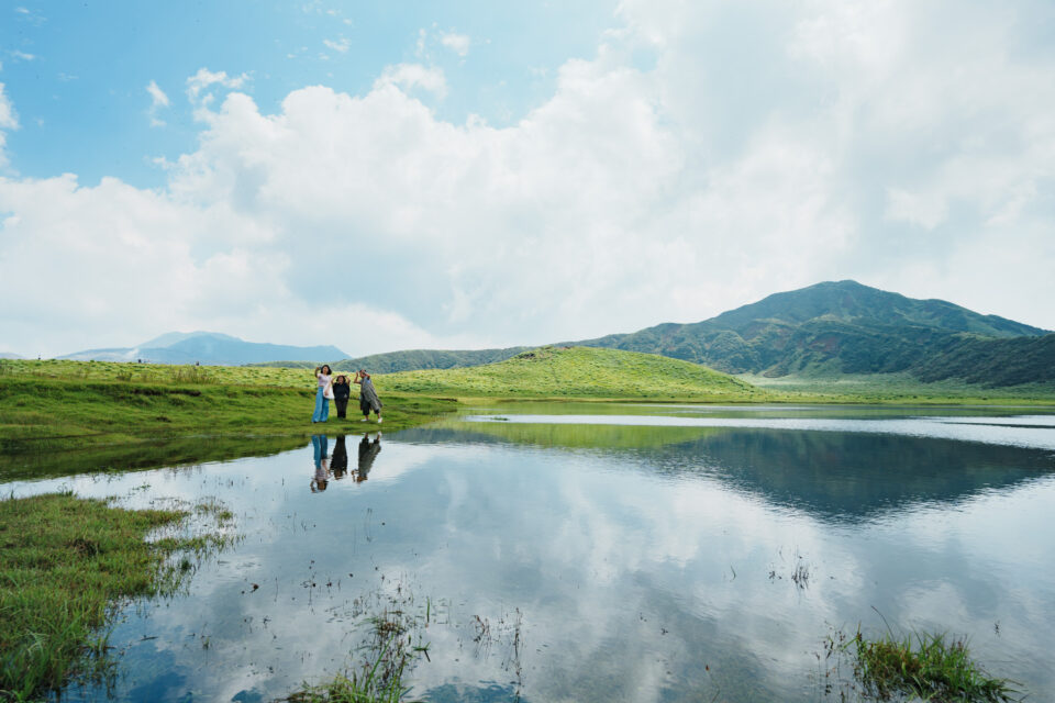 熊本觀光勝地，阿蘇草原草千里之濱，水鏡般的湖泊