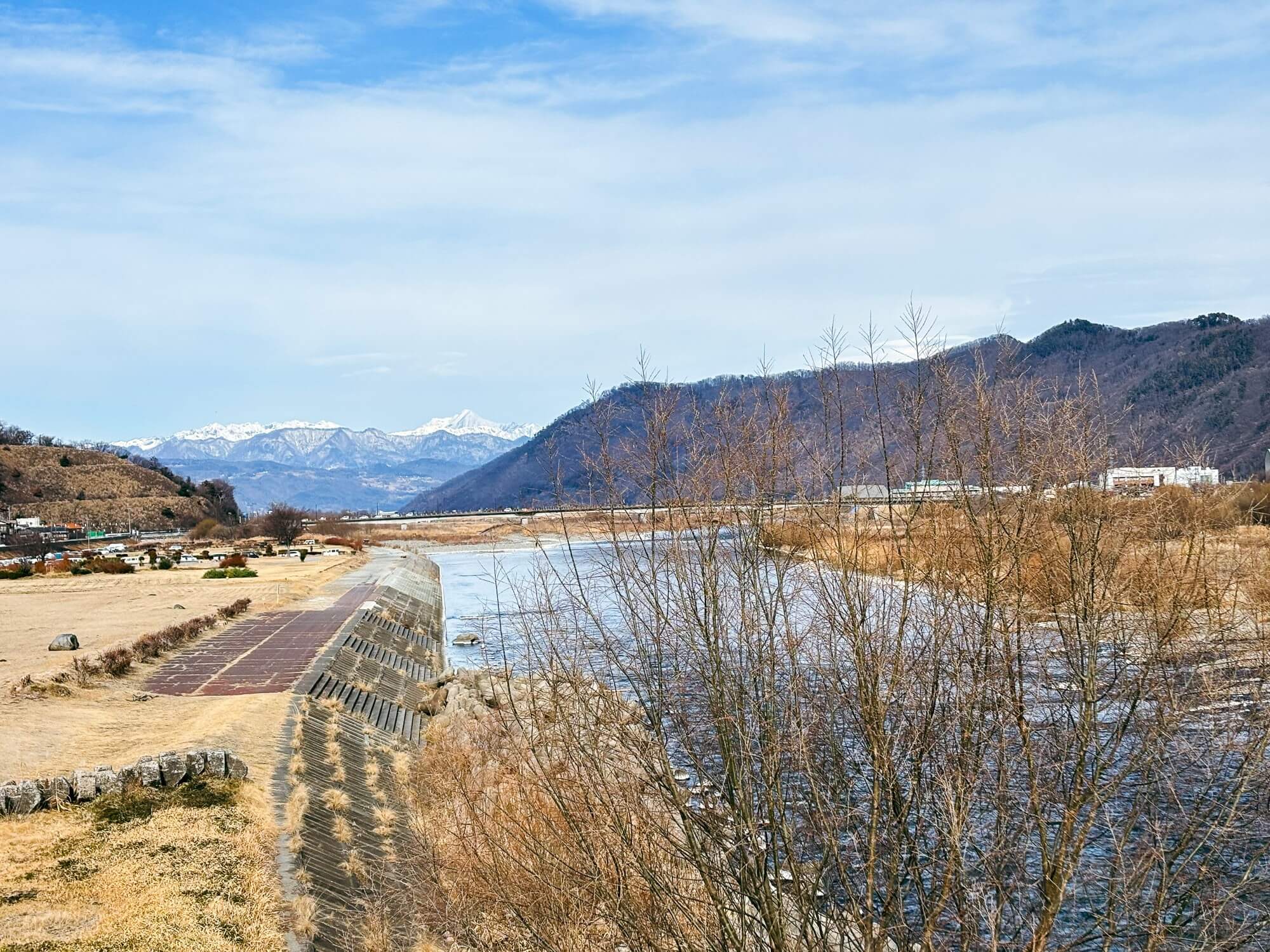 千曲市的戸倉上山田温泉周邊風景萬葉橋上的攝影大會千曲川河畔