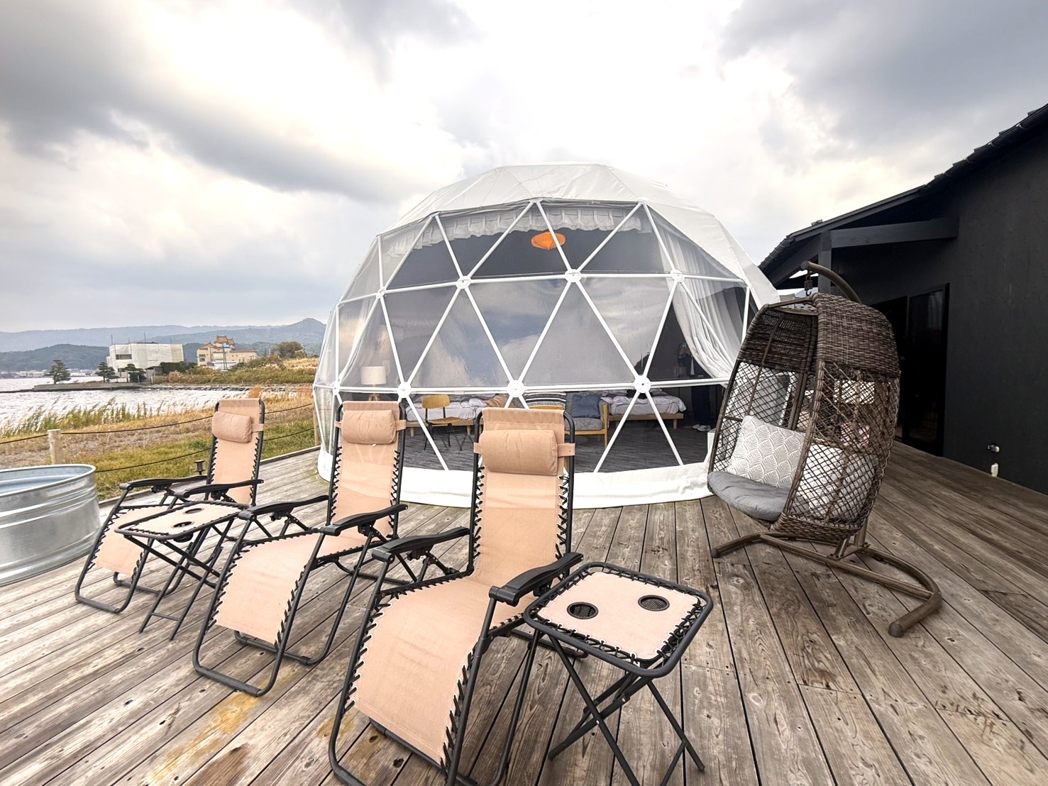 湯梨濱町也有時下最流行的豪華露營設施「GRAN LAKE TOTTORI」,就住在東鄉湖湖邊,還有三溫暖設施可以使用