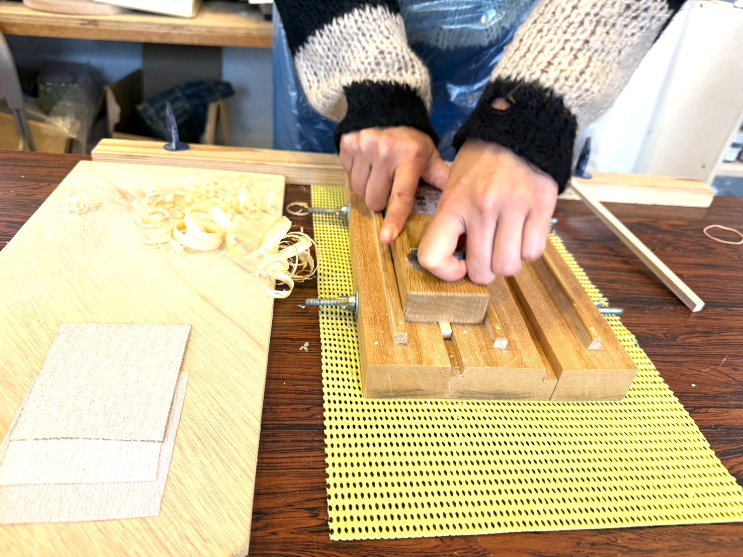 東鄉湖附近還有一座充滿異國風情的中式庭園「燕趙園」。在這裡可以體驗製作竹筷或竹燈籠等手作工藝。